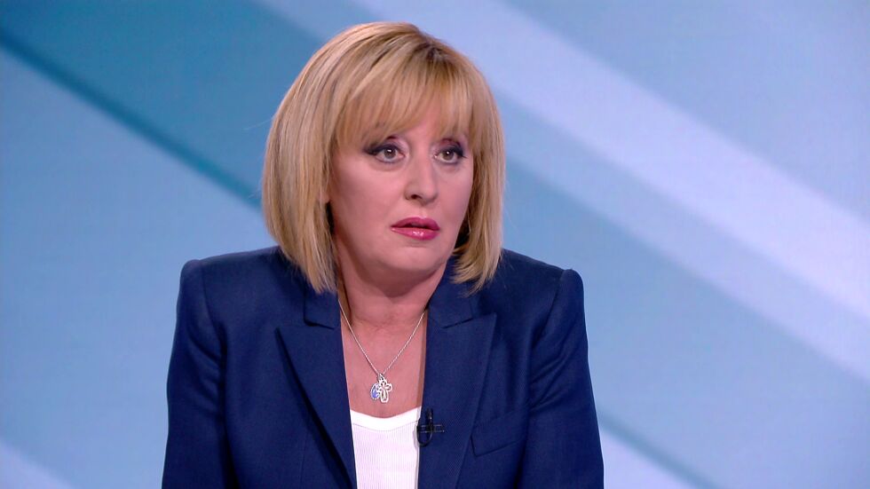 Манолова: Няма как да си разписвал износ на оръжие и сега да се правиш на гълъб на мира
