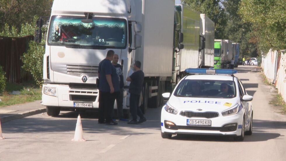 Машините за гласуване потеглиха под полицейска охрана