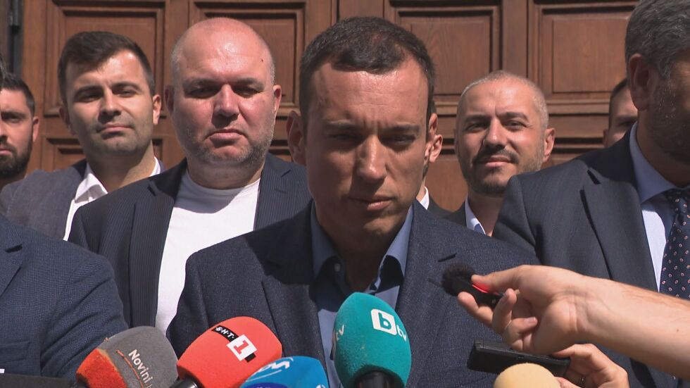 Към местните избори: Кандидатът на ПП-ДБ и „Спаси София“ Васил Терзиев се регистрира за вота (ОБЗОР)