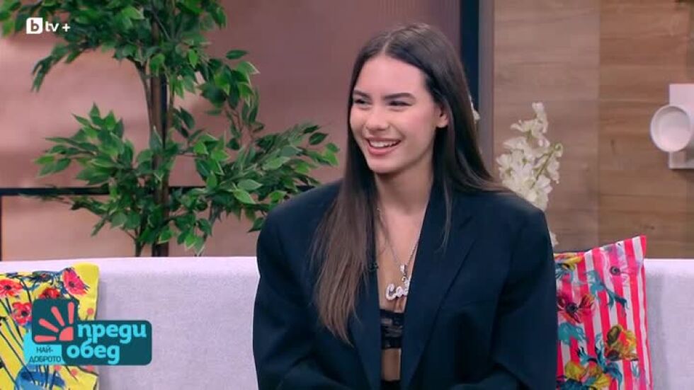 Елмира, която в Италия определят като "Новата Дуа Липа"