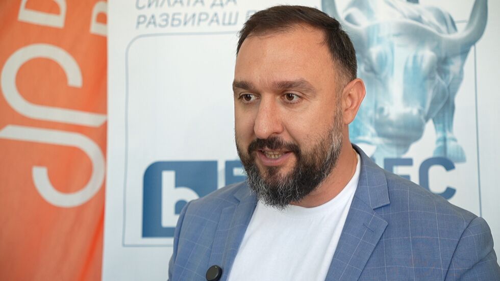 Кога AI спира да бъде помощник и се превръща в заместник на служителя?