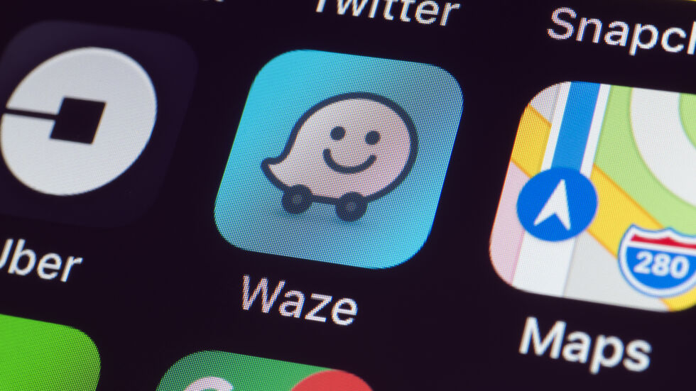 Waze или Google Maps е най-предпочитаното приложение сред шофьорите 