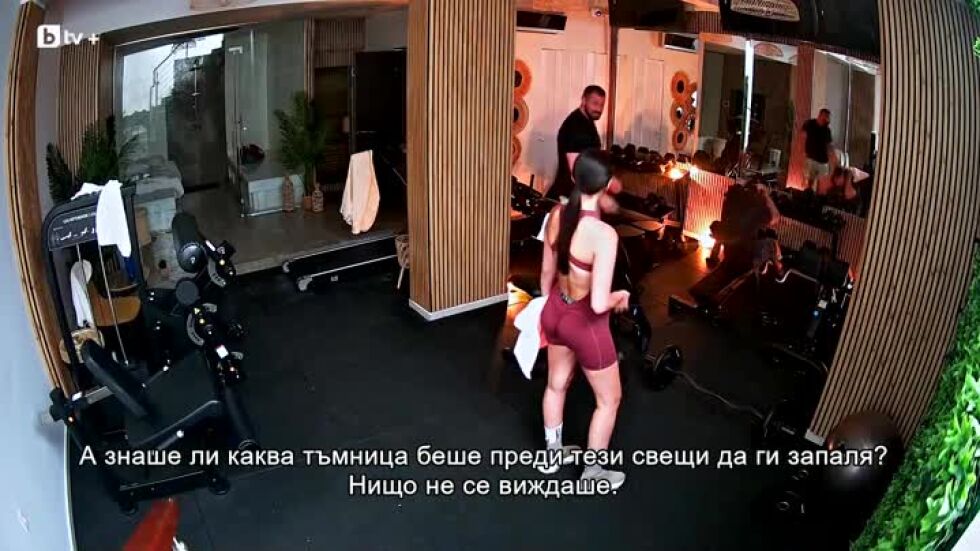 Краси кани Васка на романтична тренировка на свещи